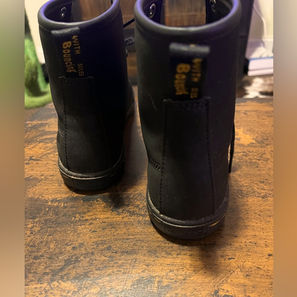 Women’s Doc Martens Size 8, UK excellent condition, worn 3 times.